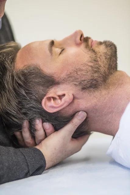 Kraniale Behandlung in Nahaufnahme